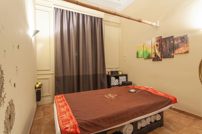 60 min Foot and Leg Massage at THAI SPA MASSAGE BARCELONA - The chair massage experience: comfort, staff professionalism, and calm rooms
