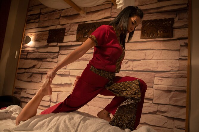 90 min Thai-Bali Fusion Massage at THAI SPA MASSAGE BARCELONA - The Massage Flow: Stretch First, Then Essential Oils