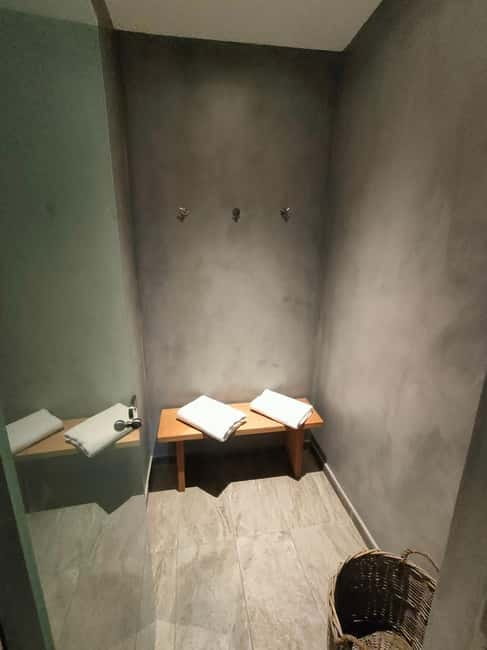 Akrotiri: Aromatherapy Couples Massage - The private couples suite: side-by-side comfort done right