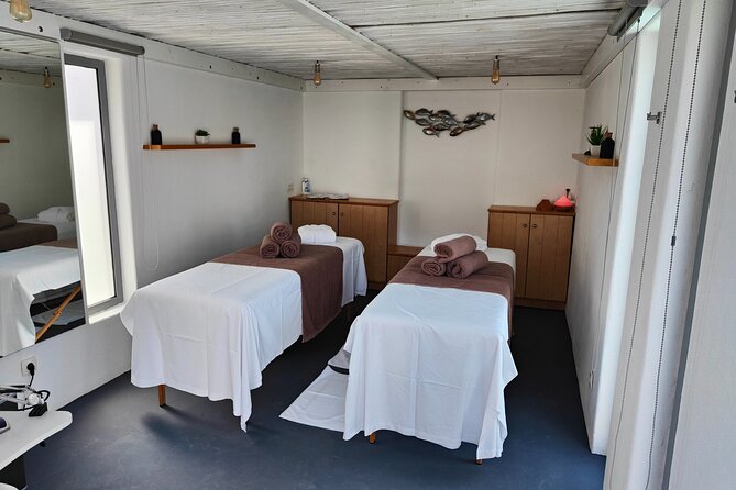 Akrotiri: Couples' Aromatherapy Massage - Check-in, the 15-minute buffer, and the 10-minute routine before massage