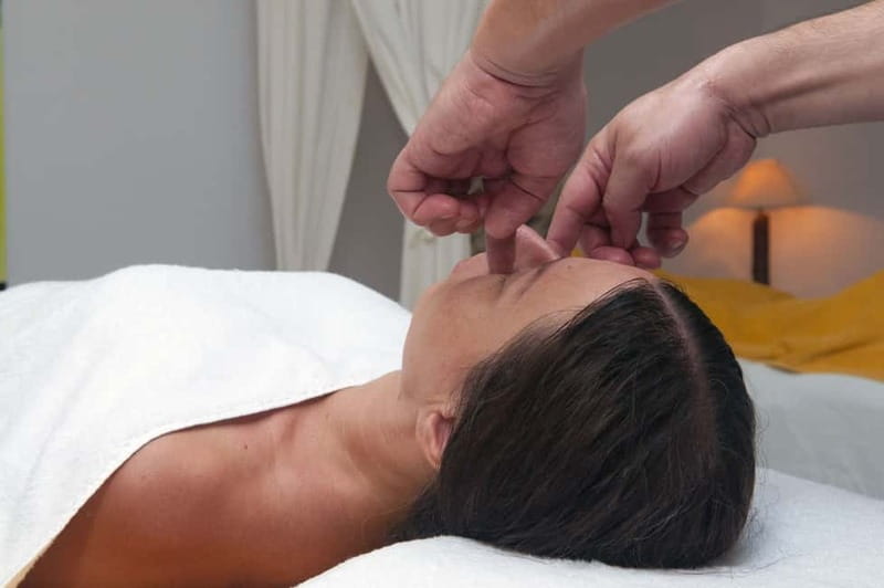 Akrotiri: Travel Recovery Aromatherapy Massages - Aromatherapy Oils: The Mood and Muscle Combo
