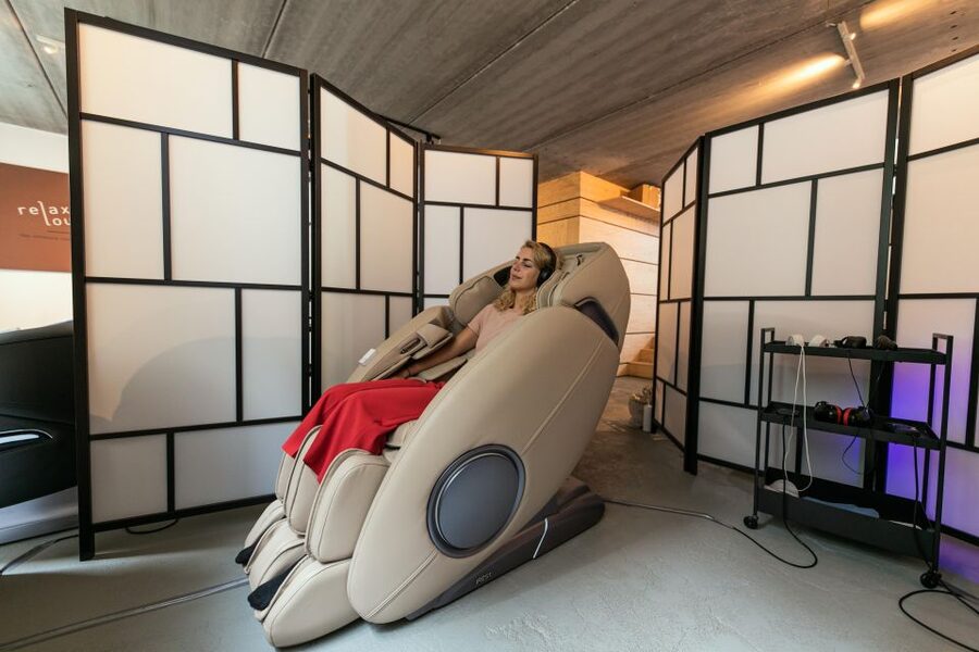 Amsterdam: Massage Session - When the Session Ends: The Bell, Staff Help, and Your Next Stop