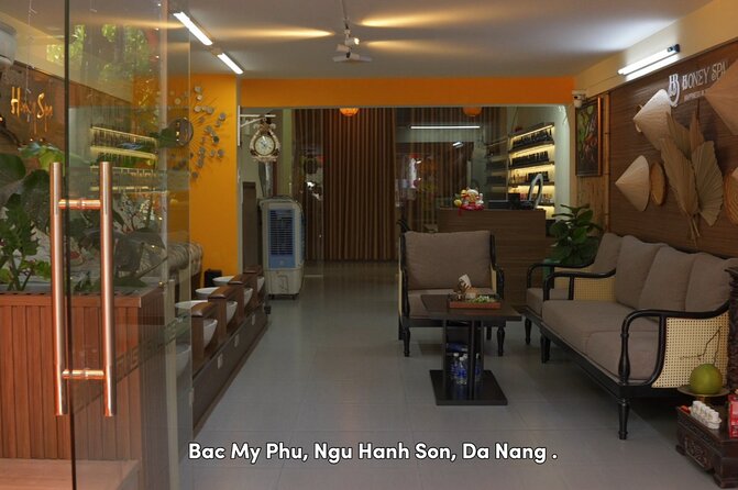 Aroma Massage Danang - The room atmosphere: soft music, warm candlelight, and the art of not thinking