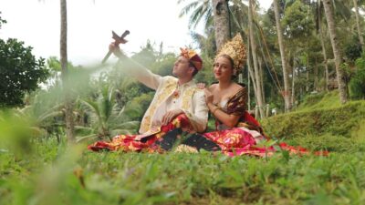 Bali:Traditional Wedding Photoshoot with the Rice Field View - Dressing for a Balinese Wedding Look: Costume, Accessories, Makeup