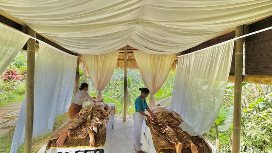 Bali:Traditional Wedding Photoshoot with the Rice Field View - The 1-Hour Massage at U Relax: Calm After the Camera Work