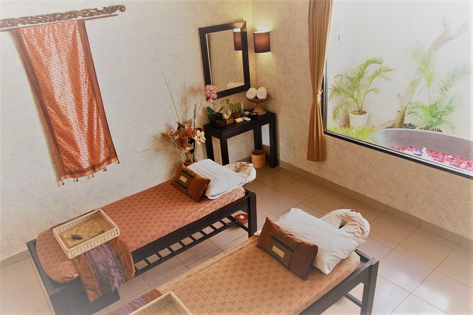Balinese Traditional Massage and SPA Treatment 2 hours including pick up hotel - Flower bath and lobby comforts: the little touches that add up