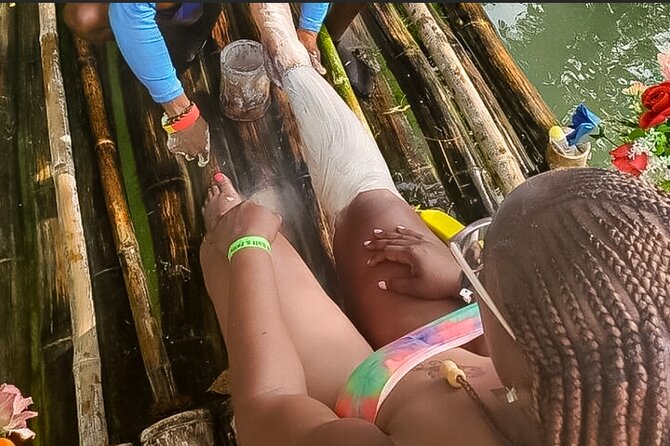 Bamboo River Rafting Limestone Foot Massage & Bottle of Rum Punch - Rum punch for birthdays, anniversaries, and engagement: how the special bottle works