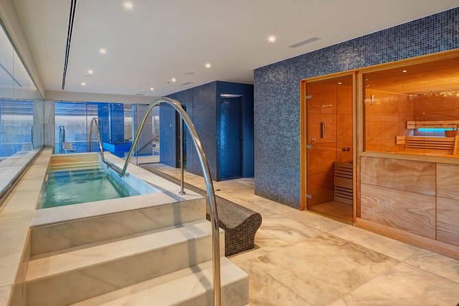 Best Friends Ritual: mini facial + aromatherapy massage + day SPA + glass cava - The bubbly kickoff: glass of prosecco/cava with your spa mood