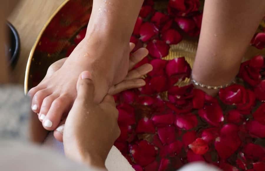 Canggu: Massage and Spa Treatments at Svaha Spa Batu Bolong - Welcome drink to private room: how the session usually starts