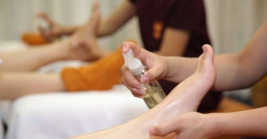 Da Nang: Relax with 60 minutes Foot Massage - Check-In Flow: Welcome Drink and Hoi An Toasted Coconut Cracker