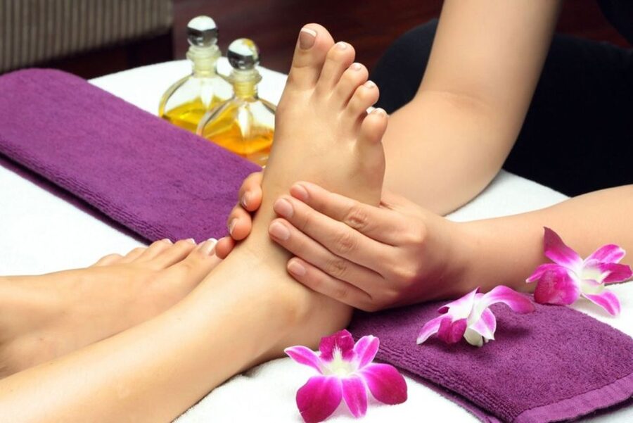 Da Nang: Relax with 60 minutes Foot Massage - What Happens During the Massage: Reflexology Points and Circulation Support