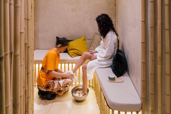 Deep Tissue Massage and continue visiting - Where the Experience Starts: C. del León, 4 (Centro)