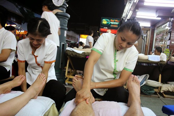 Experience Bangkok at Night with Streetfood Dinner & Foot Massage - Khao San Road: Backpacker Hub, Night Walk, Real Bangkok Noise