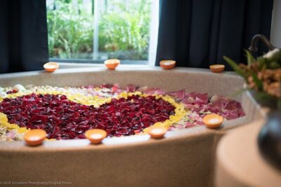 Four Hand Relaxing Oil Massage - Four hands oil massage: why it feels different
