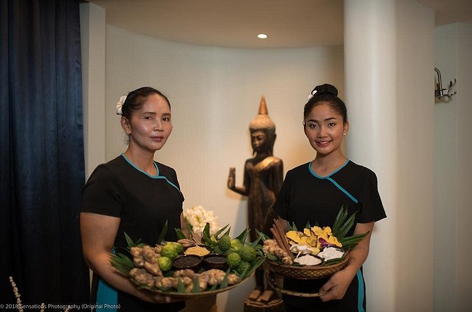 Four Hand Relaxing Oil Massage - Khmer-style stress relief and foot reflex theory