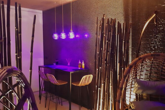Full Body Relaxing Massage for Women - Natural Oils and Quiet Space: Small Details That Change the Experience