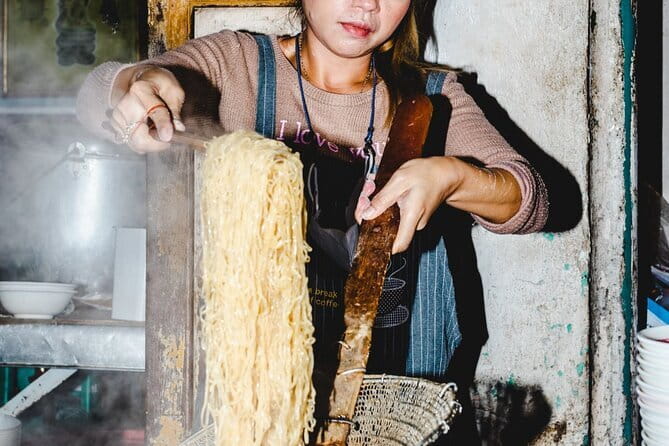 Fun Tuk Tuk Dinner and Massage in Old Town Bangkok - Sao Chingcha Giant Swing: quick landmark stop