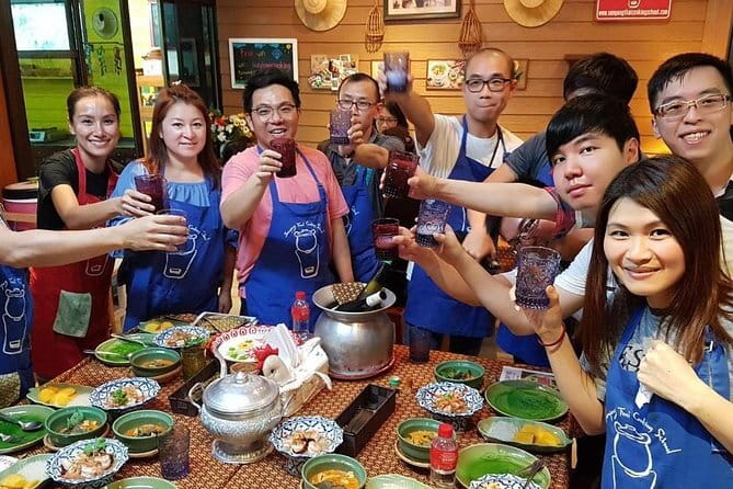 Fun Tuk Tuk Dinner and Massage in Old Town Bangkok - The 50-minute Thai massage