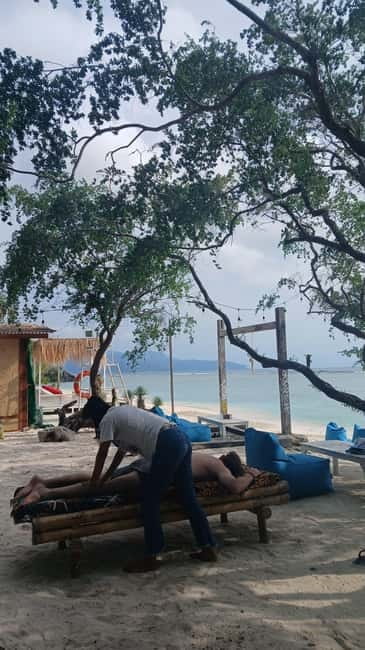 Gili Trawangan: Beach Massage with Sunset and Cocktail - Who should book this massage, and who might not love it