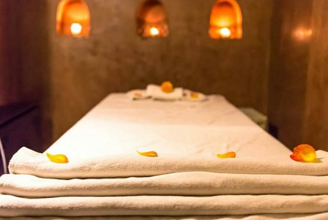 Go Rolaxe Go Massage and Spa with argan oil ® - The Private Group Factor: Calm Beats Crowds