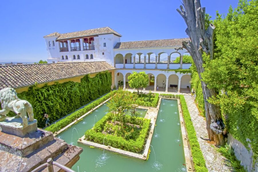 Granada: Alhambra Guided Tour and Arabian Bath and Massage - Generalife Gardens: Water, Shade, and the Moorish Love of Design