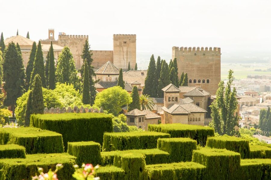 Granada: Alhambra Guided Tour and Arabian Bath and Massage - A Breather in Granada: Use Your Free Hour for One Smart Mission