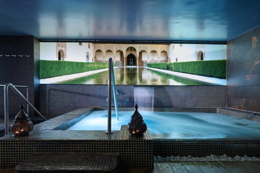 Granada: Thermal Spa Circuit with Optional Massage - Crowd and comfort: where the negative reviews land