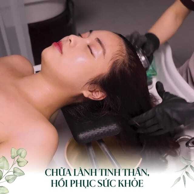 Hanoi Spa Old Quarter : Herbal Shampoo &Head Massage 90' - Steam hair: the part that feels very “treatment,” not spa-lite