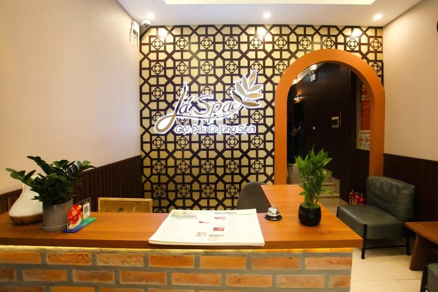 Hanoi Spa Old Quarter - Nourishing Shampoo- Head Massage 60' - Price and value: is $19 for an hour a good deal?