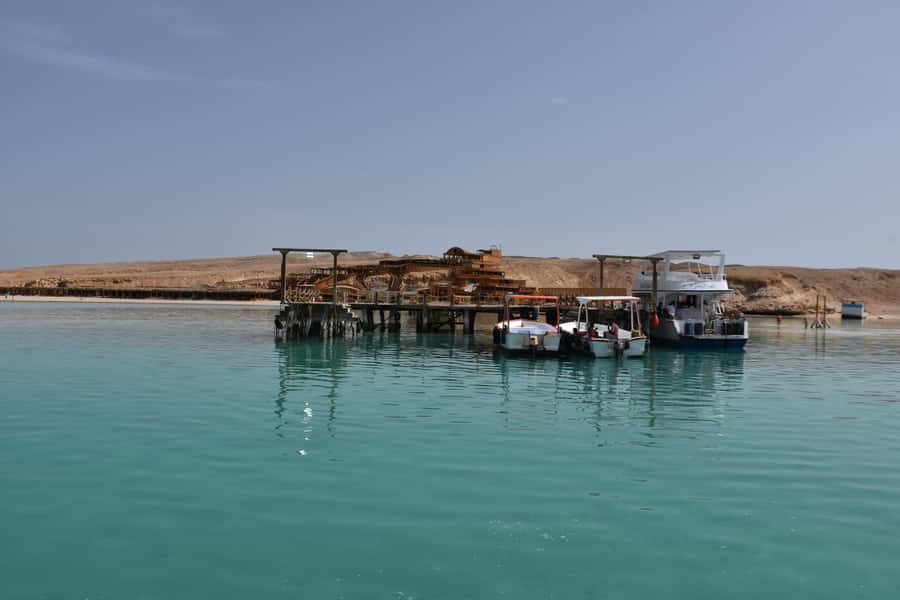 Hurghada: Luxury Giftun island w/snorkeling/lunch & Massage - Swimming and deck time: when to slow down