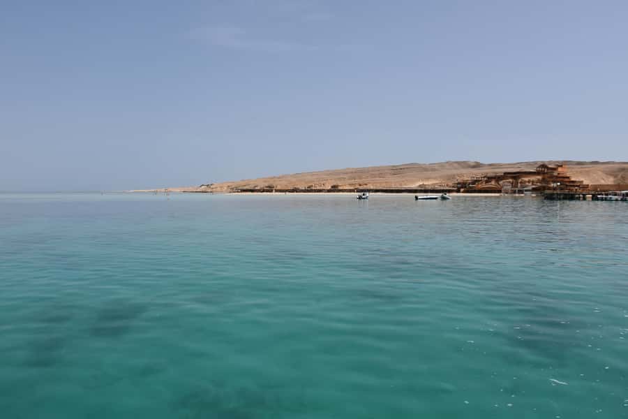 Hurghada: Luxury Giftun island w/snorkeling/lunch & Massage - What it’s like to be looked after: guide, language, and crew vibe