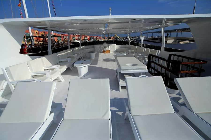 Hurghada: Orange & Giftun Island Cruise with Massage & Lunch - Massage on the water: why this is more than a gimmick