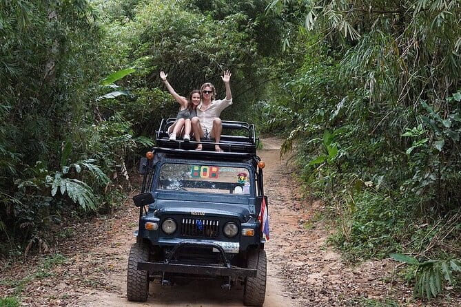 Koh Samui Island private Tour including Lunch and Thai Massage - Wat Khunaram and Loung Pordaeng: a darker stop with cultural weight
