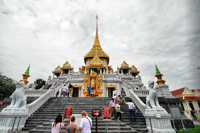 Laem Chabang Shore Excursion : Shopping, Massage & Food Tasting - Wat Traimit and the Golden Buddha: the wow factor is literal