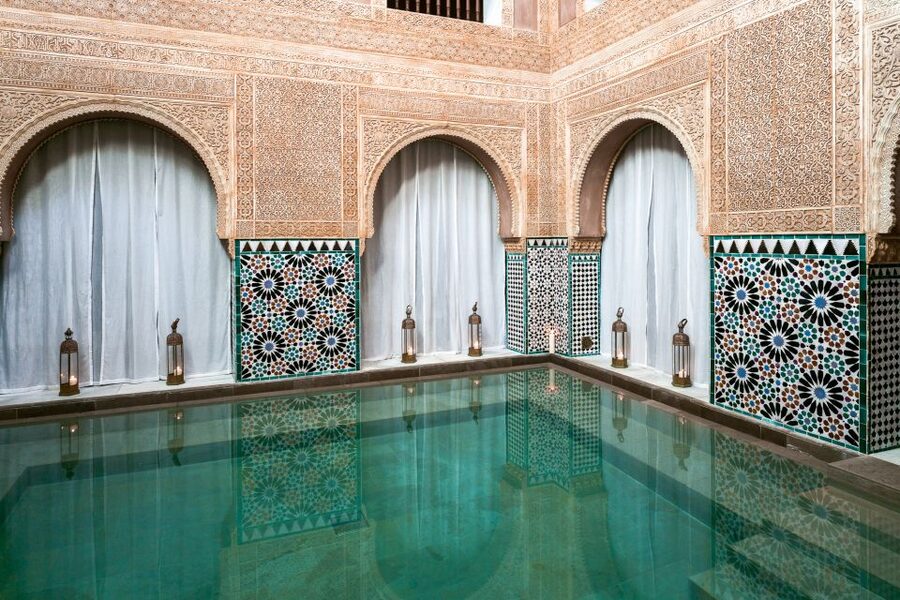 Malaga: Hammam Al Ándalus Entry Ticket with Massage - Facilities That Keep You Comfortable (Locker, Shower Gel, and More)