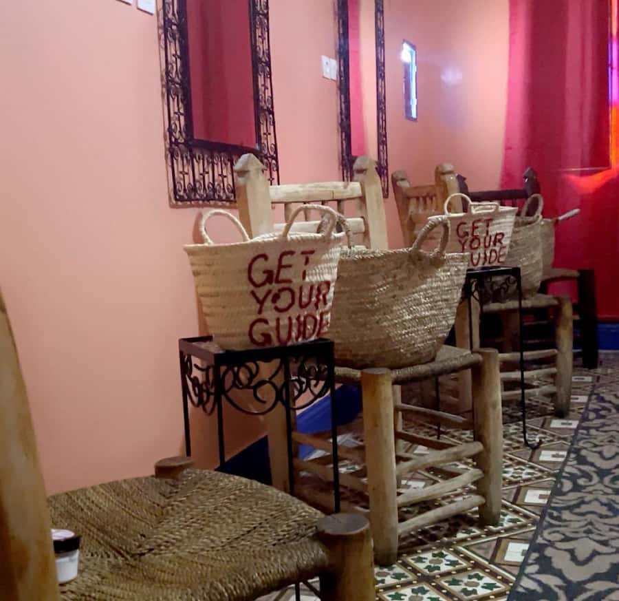 Marrakech: Souk Tour & Berber Hammam with Massage - Inside the hammam: black soap scrub with eucalyptus (30 minutes)
