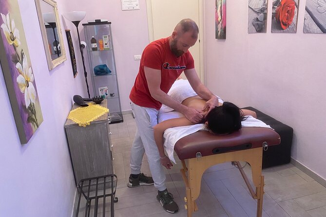Massage center. Professional Masseur. - Should You Book This Massage Session in Camucia?