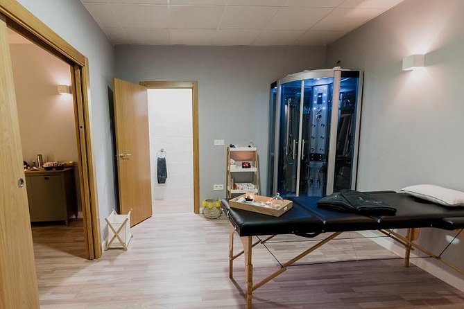 Massage Experience in Granada - Experiences for two: couples massage in a small-group setting