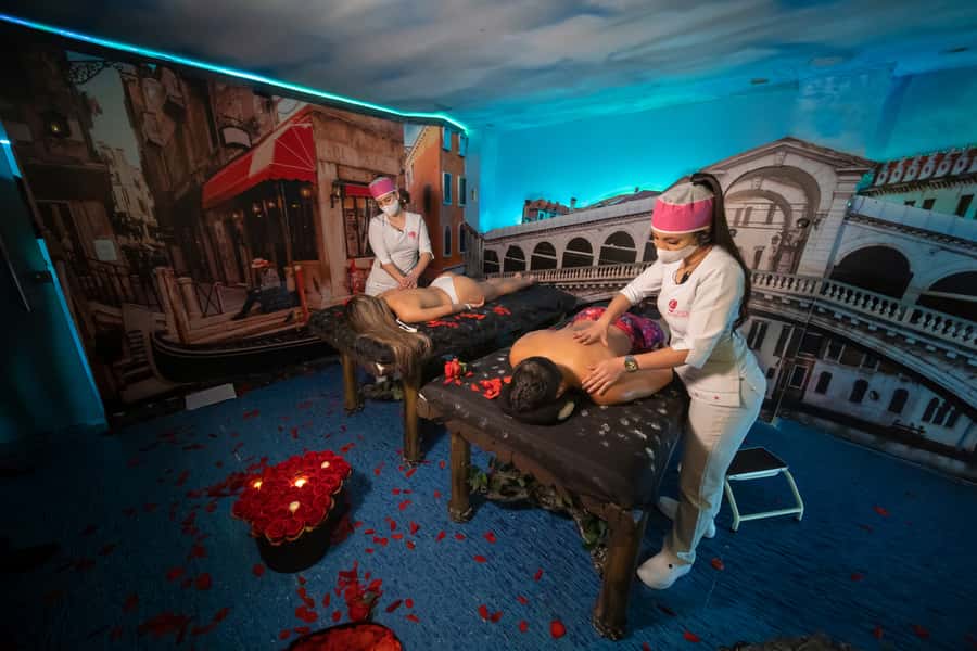 MedelIín: Full Body Massage and Water Therapy Experience - Timing, crowding, and what to do with a possible wait