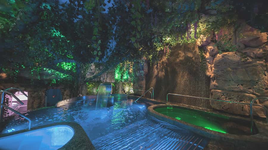 Medellín: Spa Experience with Dinner, Massage and Sauna - Dinner With a Live Fire Show: Hibachi-Style Cooking to End It Right