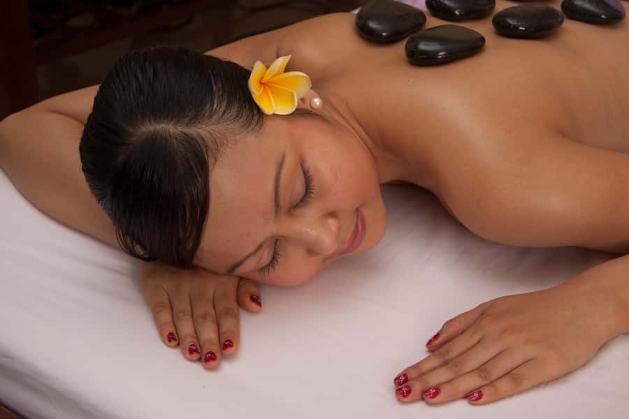 Nusa Dua: 2-Hour Luxury Warm Stone Massage Spa Treatment - Welcome drink, foot wash, and the calm lobby moment