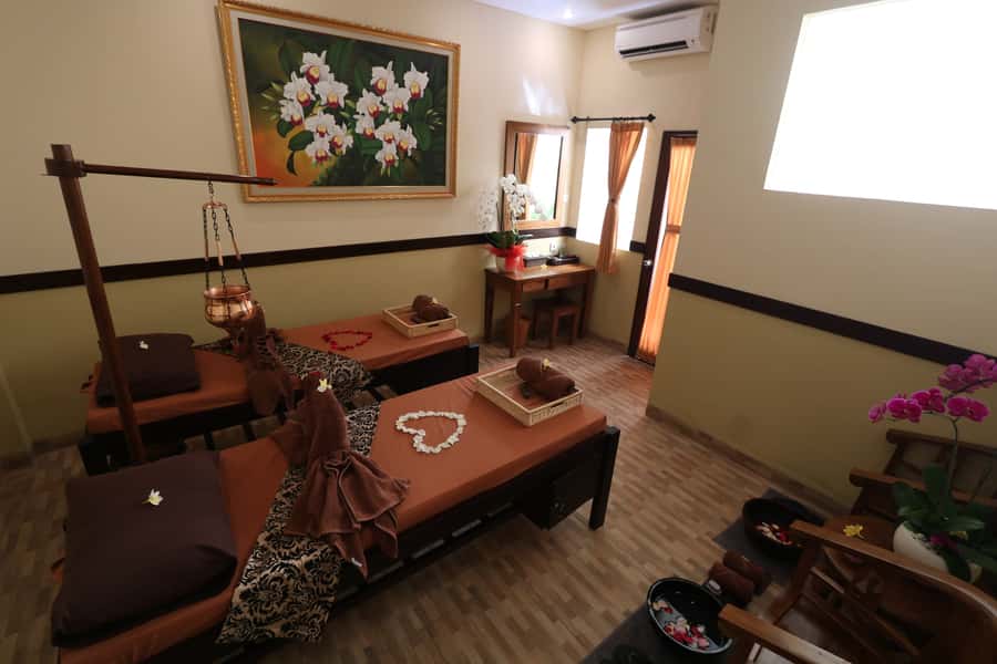 Nusa Dua: Luxury Balinese Massage with Hotel Transfers - Private group comfort with multilingual staff