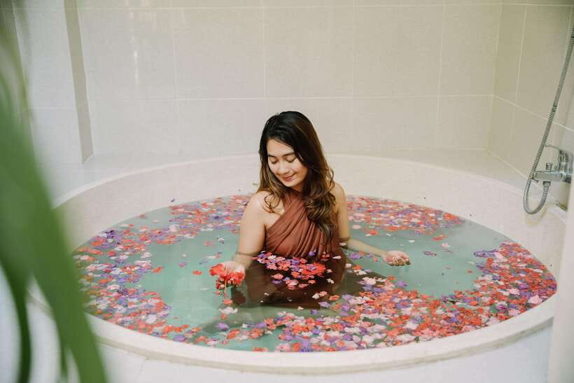 Nusa dua: Luxury Spa Bali Massage, Scrub, Flowerbath 2 hour - Yogurt Moisturizer (15 Minutes) and Flower Bath (15 Minutes): The Finish That Sticks