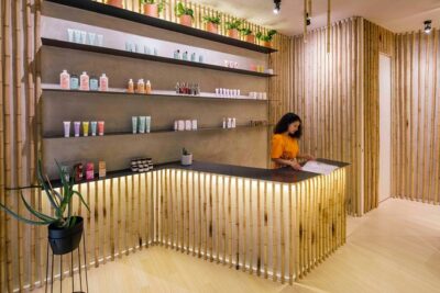 Pamper your feet with foot bath and reflexology massage - The foot bath: where the massage starts working better