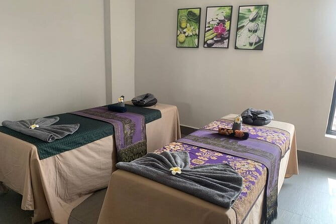 Rejuvenate the Body and Mind with Aromatherapy Oil Massage - The warm-up: how the therapist gets your preferences fast