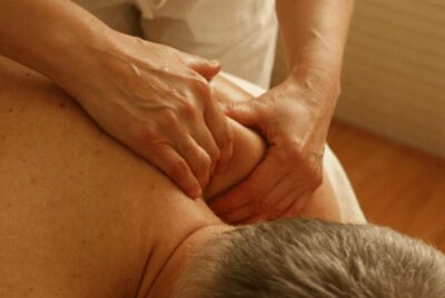 Relaxing massage with volcanic stones - What the 1-Hour Relaxing Decontracting Session Actually Includes