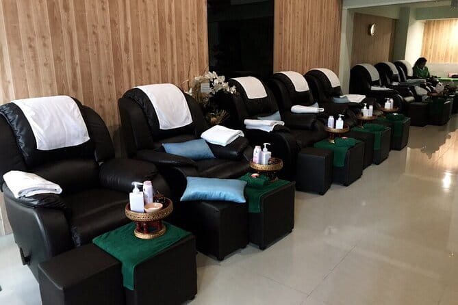 Rest And Relax Massage - Foot Massage in Sukhumvit, Bangkok - Inside Your 2-Hour Session: Chair Time, Foot Work, and Reflex Zones