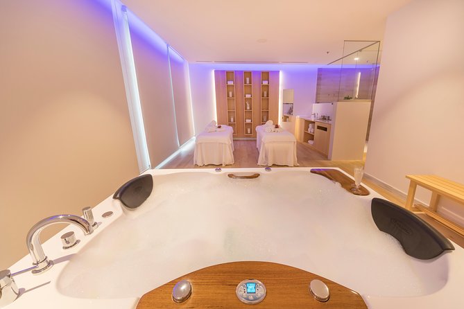 Romantic couple massage + SPA entry and private jacuzzi with cava - Meeting point and logistics that keep your day easy