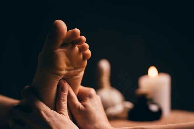 Shiatsu Massage - The technique: thumbs, palms, elbows, and acupressure points