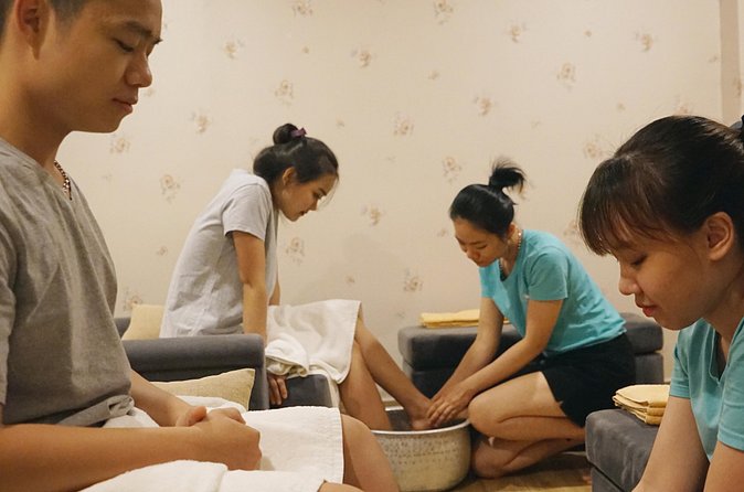 Tan Son Nhat Airport Foot & Head Neck Shoulder Massage 60 Minutes - Pickup, mobile ticket, and planning your buffer